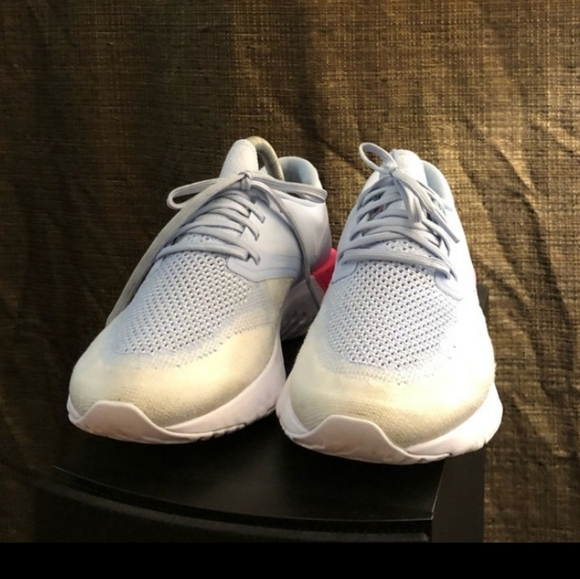 SOLD Nike Odyssey React 2 Flyknit Running Shoes - Picture 3 of 4